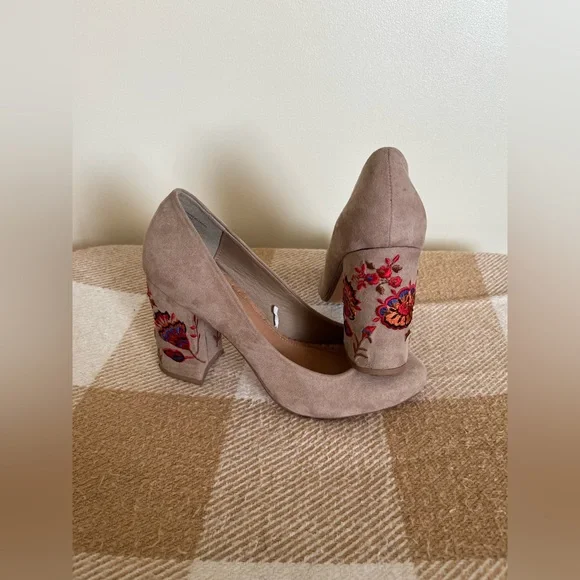 Restricted Chunky Embroidered Heels - Picture 2 of 6